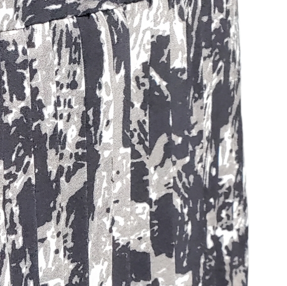 Piperlime Collection pleated abstract print hi-low hem skirt size small - Picture 4 of 7